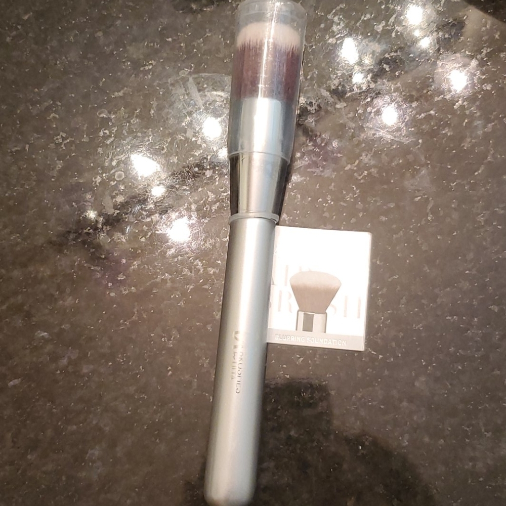 IT cosmetics brush